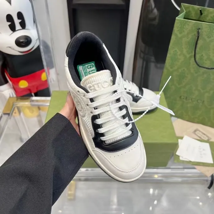 👟👟Ex-factory price 520👟👟 Women's shoes, women's clothing, men's size +10 Gucci Gucci 2023 latest hot model MAC80 sports shoes, couple style, casual, retro, old, dirty shoes, small dirty shoes, white shoes, original purchase, development, production, Gucci MAC80 new hot model series. The exquisite and compact interlocking double G logo romantically interprets the aesthetic concept of this series. Made of off-white leather, retro inspiration is cleverly integrated into the design of sports shoes, reinterpreting the brand logo. Fabric: Original custom-made imported first-layer cowhide. Lining: Original custom-made imported breathable mesh lining. Outsole: Original molded two-color T👟👟factory price U outsole. Bottom thickness: 3CM. Size: women's 35-40 / men's 39-45.